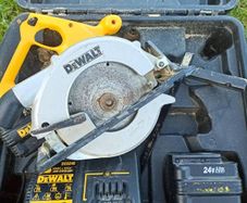 dewalt saw