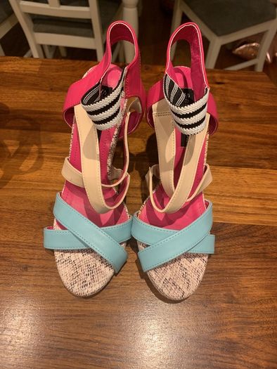 Stunning high heels size 5 brand new