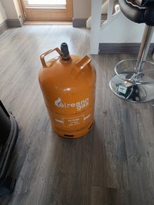 Yellow Drum  Of Gas Bottle ( Please Read Ad )