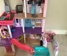 Barbie Dreamhouse, dolls & accessories