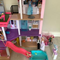 Barbie Dreamhouse, dolls & accessories