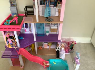 Barbie Dreamhouse, dolls & accessories