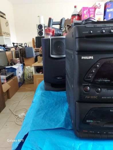 Philips Music HiFi System, Model FW355C, 3 CD, Dual Tape and Radio, in very good condition