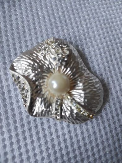 brooch