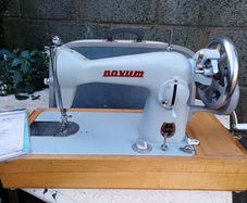 1960s Novum Manual Sewing Machine