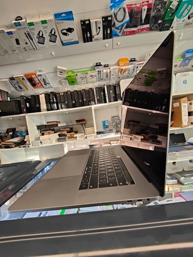 Apple MacBook Pro 15" A1990 2019 - Intel i7 16GB 500GB UHD Graphics 630 macOS Sequoia (New Battery, Cycle: 1)