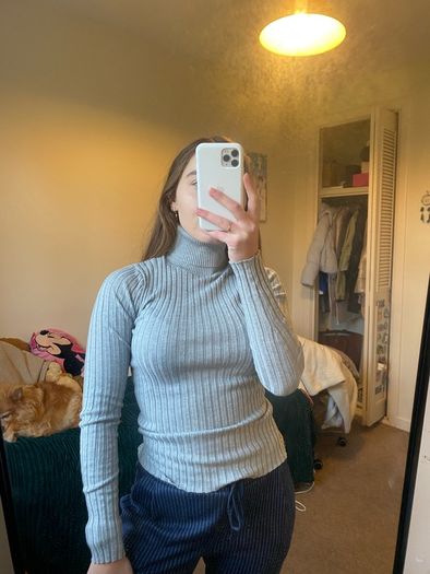 Women grey sweater