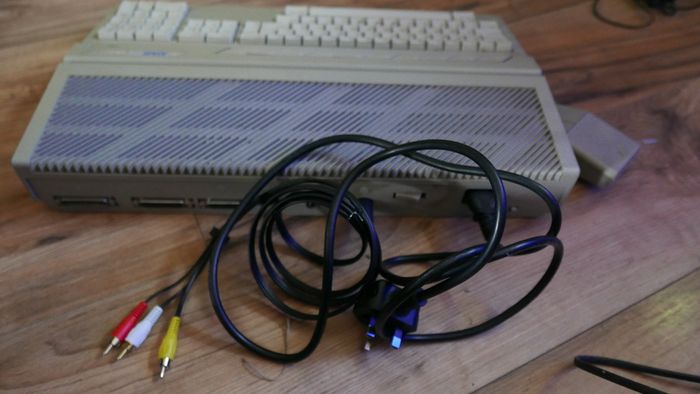 Atari 520st Video Game Keyboard Computer W Mouse  Desktop Vintage (works Well)