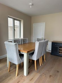 Extendable Table and 6 Chairs