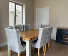 Extendable Table and 6 Chairs