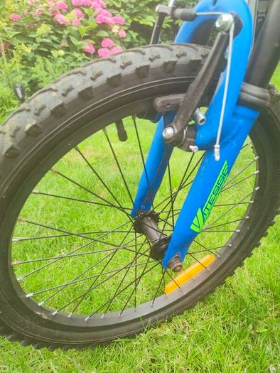 20" Bike incl matching helmet Like New
