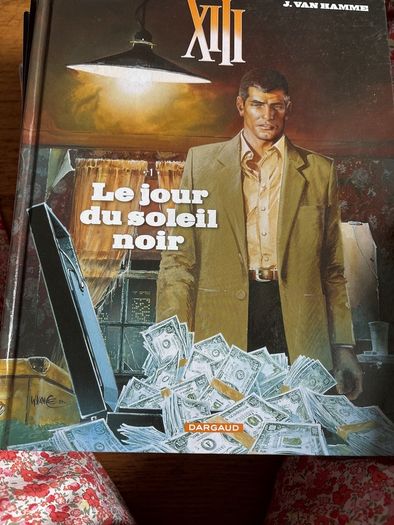 12 comics, mainly French.