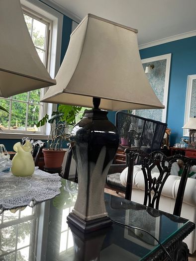 2 table lamps