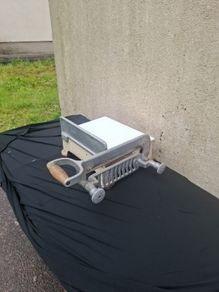Heavy metallic kitchen slicer