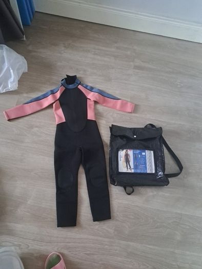 kids wet suit and brand new bench shoes