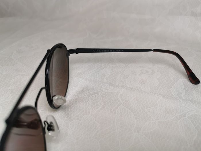 Oscar de la Renta sunglases