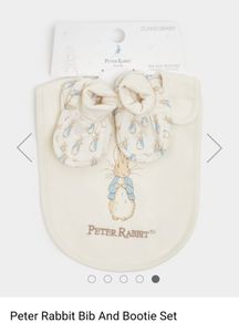 Peter rabbit bib and socks set new