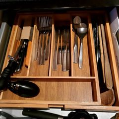 Expandable bamboo cutlery organizer