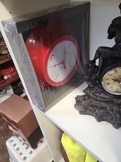 Moe' s tavern clock