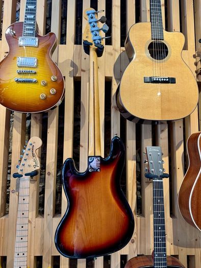 2021 Fender Vintera 70's Jazz Bass - AS NEW