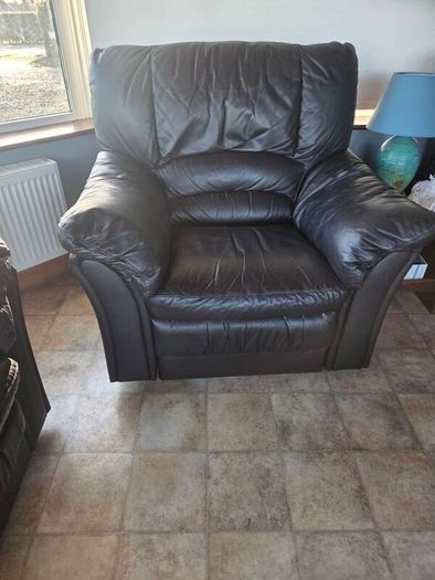 Leather 2 Seator Reclining Couch and 2 Armchairs