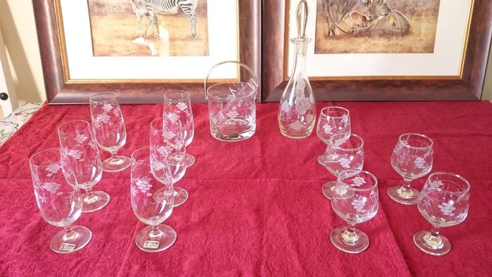 14 Piece Duiske Etched Wine Glasses, Ice Bucket And Decanter Set