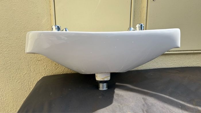 Bathroom sink