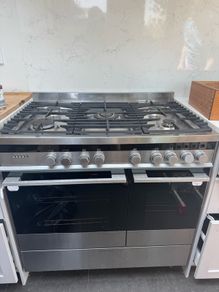 Fisher and Paykel range cooker