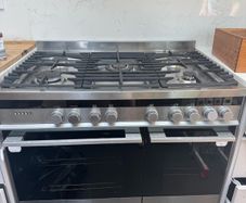 Fisher and Paykel range cooker