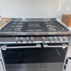 Fisher and Paykel range cooker
