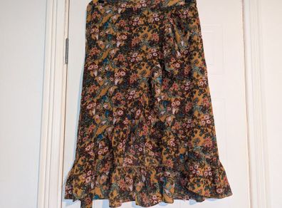 Beautiful floral midi skirt from Vila