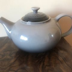 Le Creuset teapot