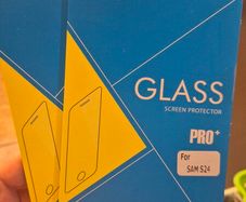 2 Samsung S24 screen protectors