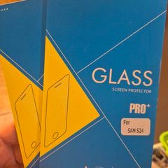 2 Samsung S24 screen protectors