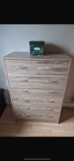 Chest of drawers