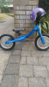 Scoot balance bike + Woom helmet