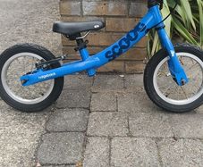Scoot balance bike + Woom helmet