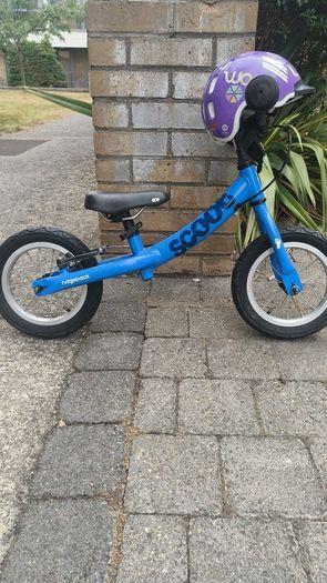 Scoot balance bike + Woom helmet