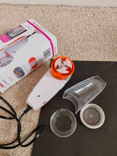 Lint remover for clothes and fabrics