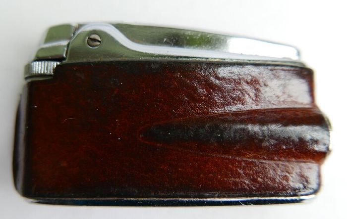 Vintage Ronson Varaflame Leather mid-60s