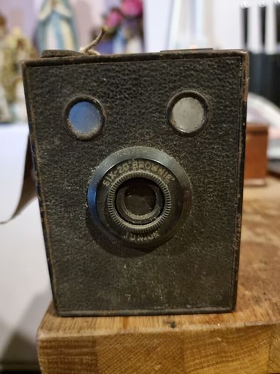 Antique cameras [brownie, futura, coronet]