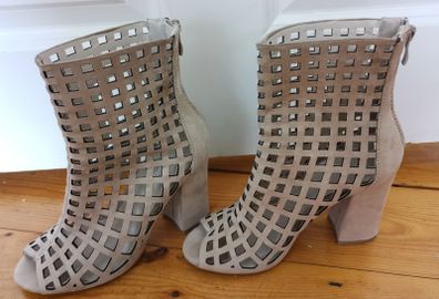 Suede boots