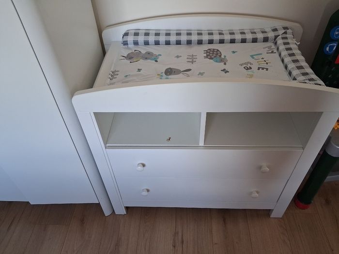 Nursey table and drawers