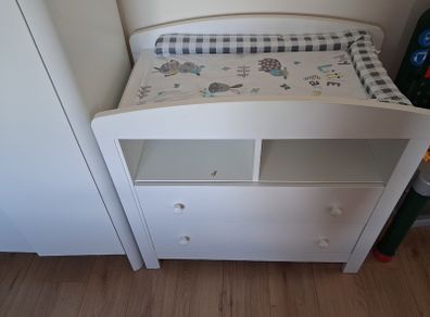Nursey table and drawers