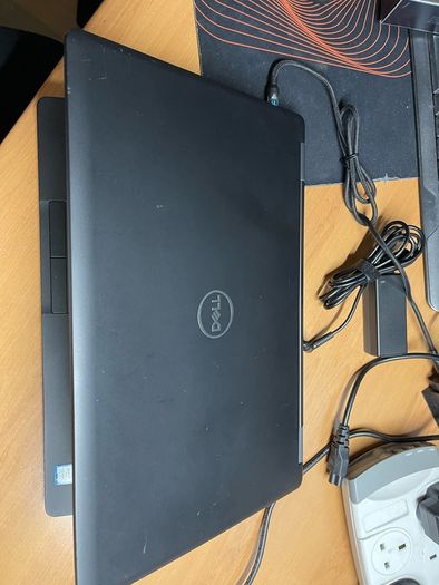 Dell Latitude 5590 i5 pro 8th Gen 8/512 Windows 11 pro