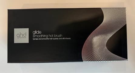 ALMOST NEW GHD Glide Smoothing Hot Brush