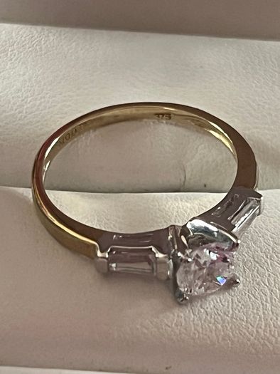 9ct Yellow Gold Ring.