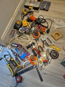 Dewalt 18v brushless with few other bits
