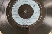 7 inch vinyl single. Stewart/ Gouldman- I'm not in love
