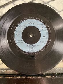 7 inch vinyl single. Stewart/ Gouldman- I'm not in love